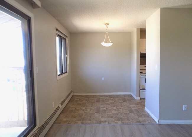 Photo du bâtiment - 8111-8196 StreetBlock D - 322