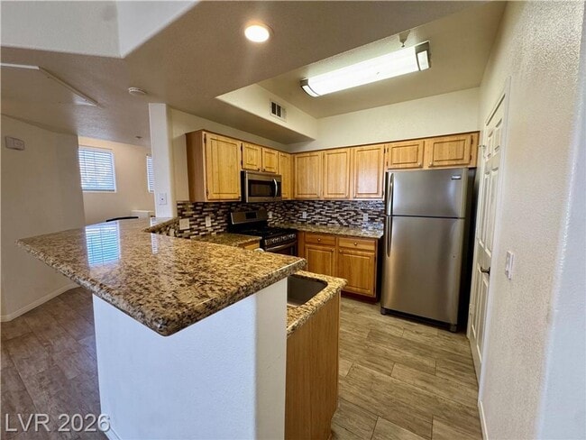 Building Photo - Stylish Condo with Fireplace, Walk-In Closet, & Community Pool