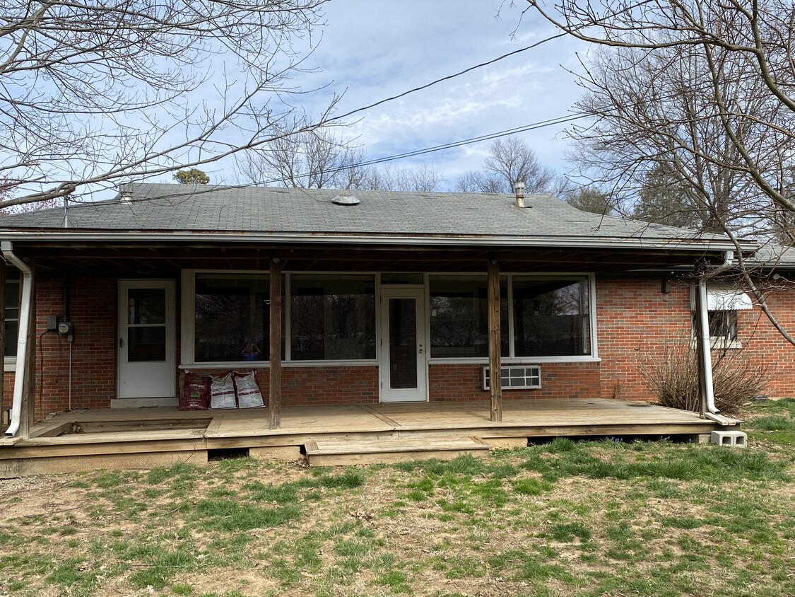 Building Photo - 520 Albany Rd