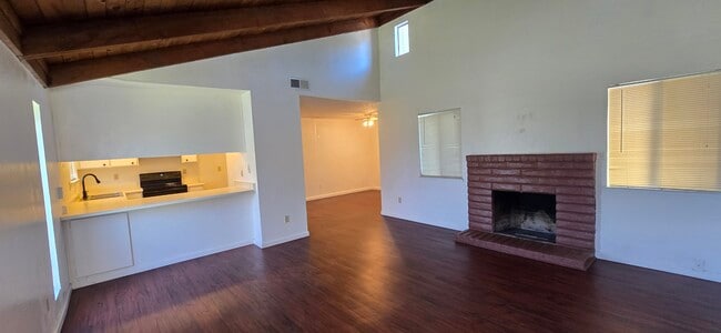 Sala de estar (con chimenea) - 3318 Blue Ridge Cir