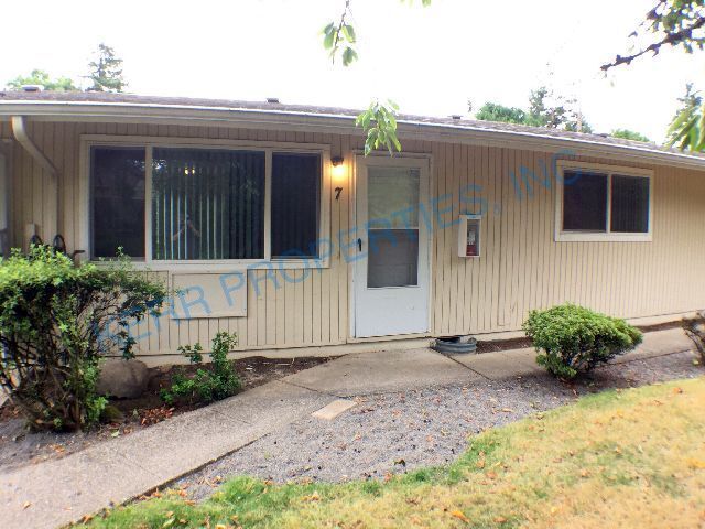 Foto principal - 17920 SE Stark St