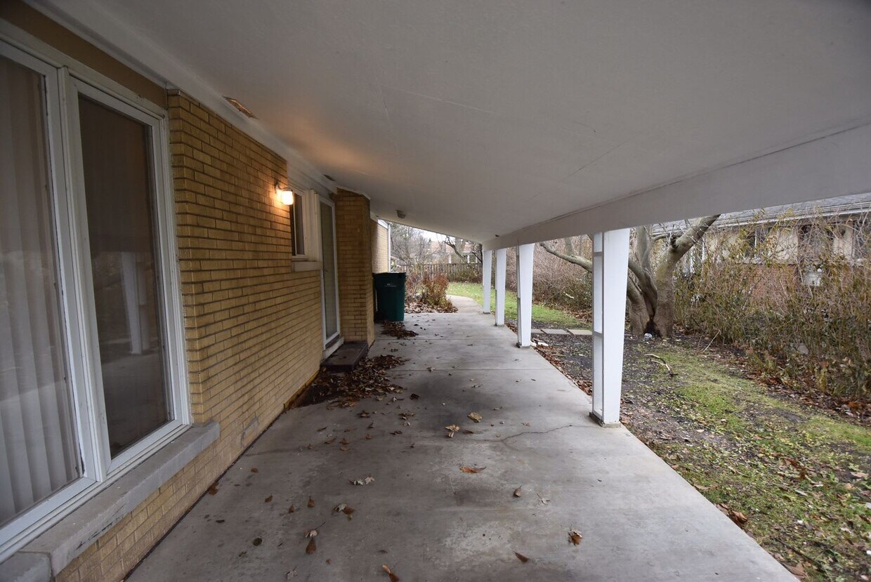 Building Photo - 1462 Deerfield Rd