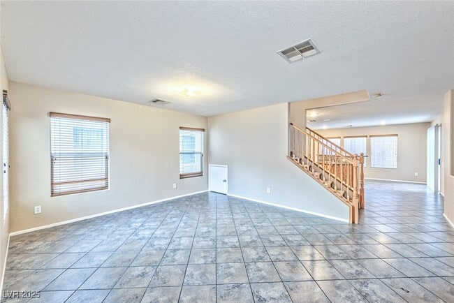 Building Photo - 670 Port Talbot Ave