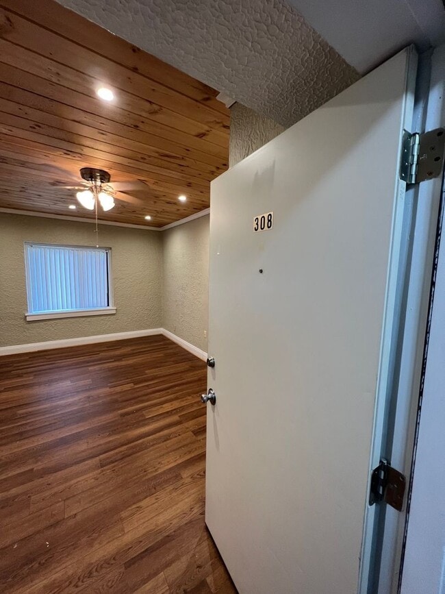 Interior Photo - Parchment Manor Apartments
