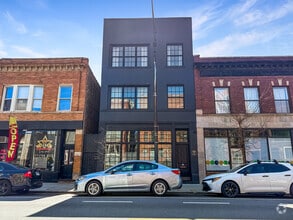 Building Photo - 1917 W Belmont Ave