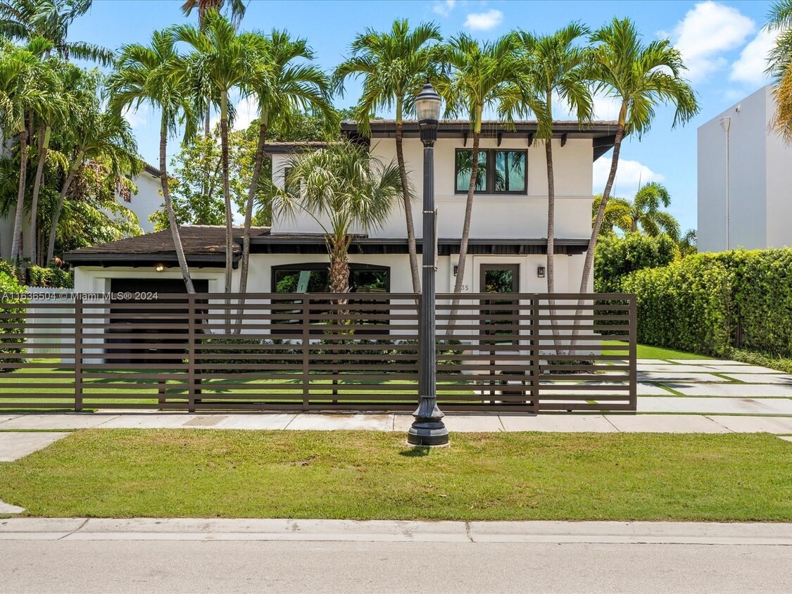 2135 N Bay Rd, Miami, FL 33140 - House Rental in Miami, FL | Apartments.com