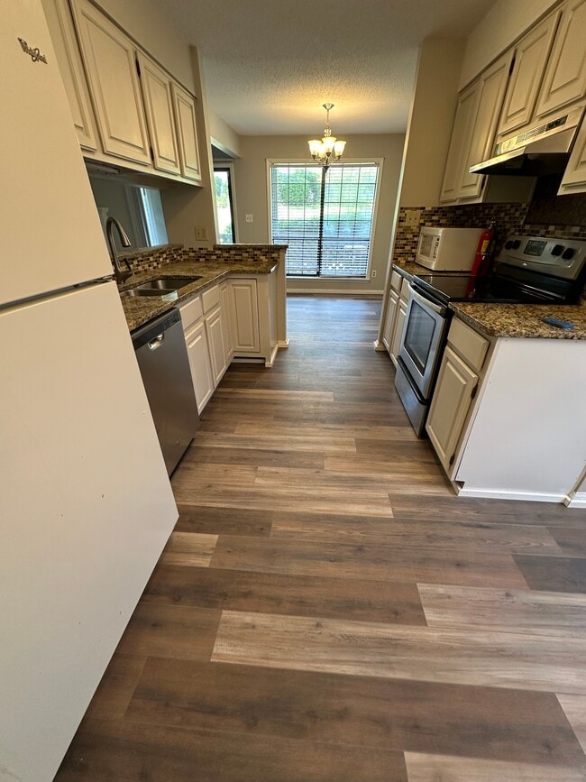 Kitchen - 4621 Hamory Dr