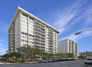 Building Photo - 1345 Lincoln Rd