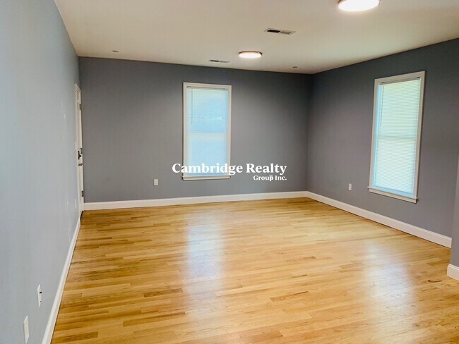 Building Photo - 95 Munroe St