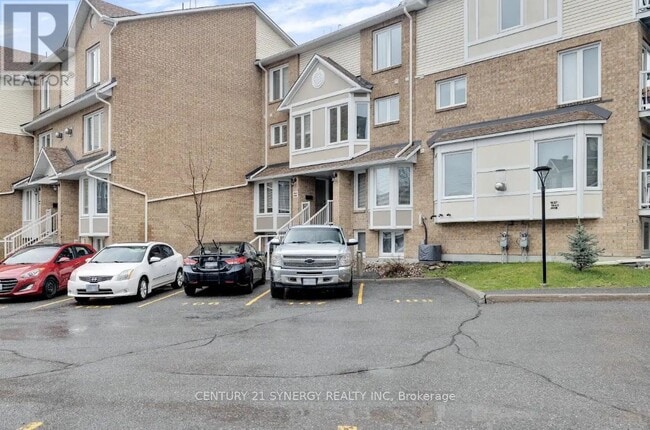 Photo du bâtiment - 1633 Locksley Ln