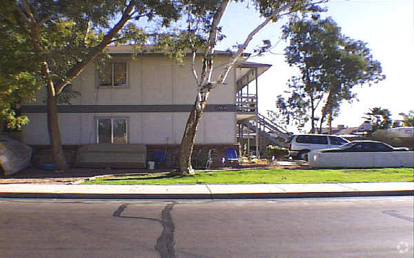 Primary Photo - 2055-2059 N Winterhaven
