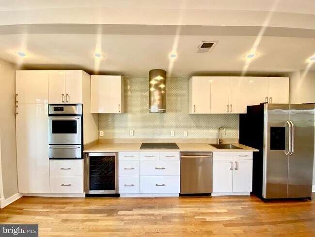 Foto del edificio - 2331 40th St NW
