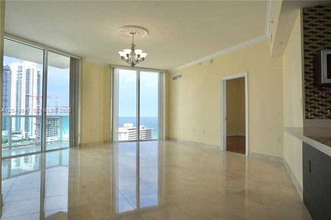 Foto del edificio - 200 Sunny Isles Blvd