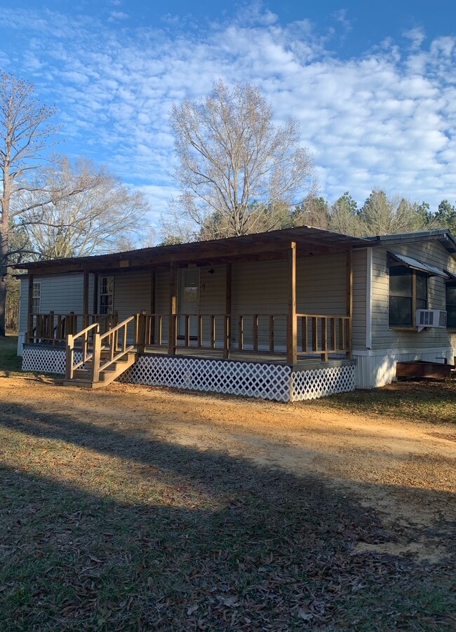 Building Photo - 1822 Covington Ln NE