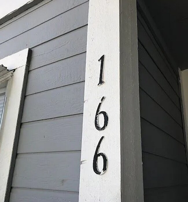 Foto del edificio - 2 Bed and 1 bath located in 89115!