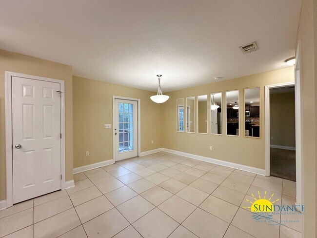 Foto del edificio - Spacious 5 Bedroom Home in Fort Walton Bea...