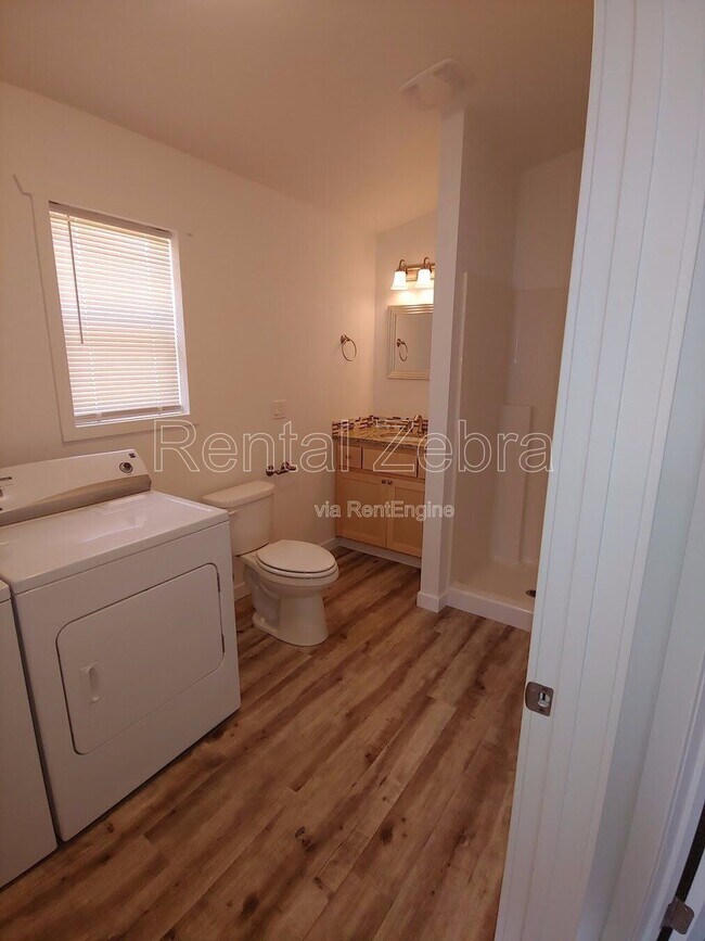 Foto del edificio - 921 NW Oak Ln