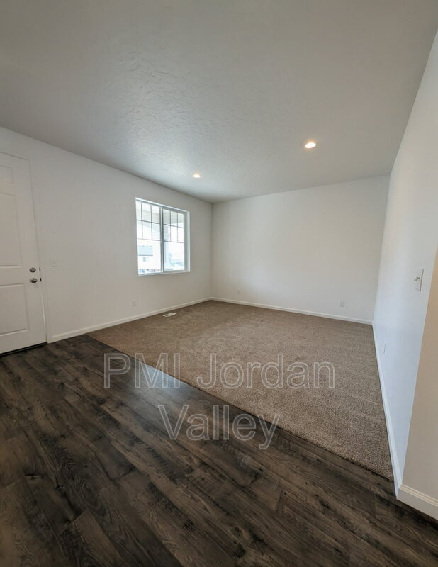 Foto del edificio - 2123 Wallflower Dr