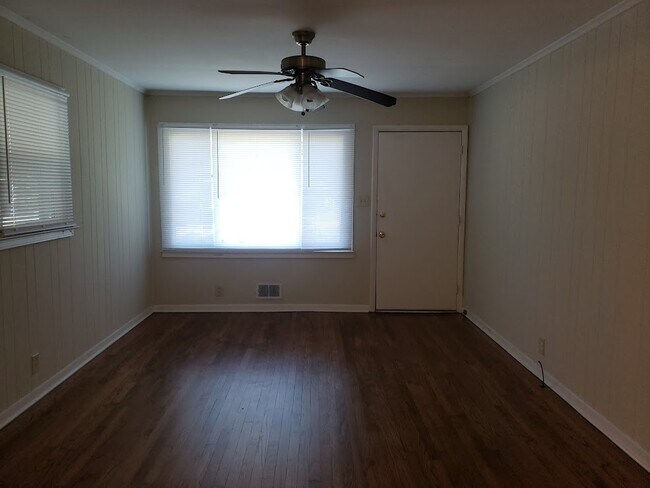 Foto del edificio - 5 Kingswood Dr