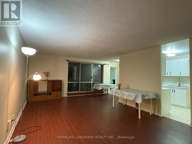Building Photo - 3025 The Credit Woodlands