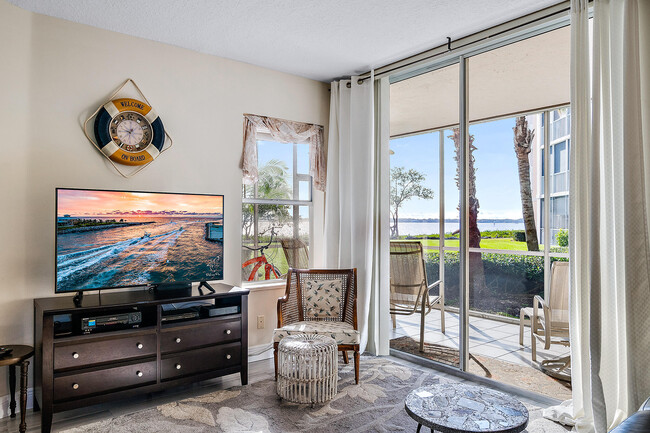 Foto del edificio - 5750 NE Island Cove Way