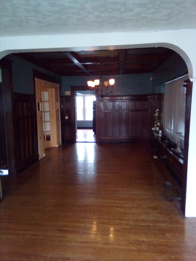 Building Photo - 254 Dewey Ave