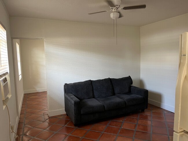 Foto del edificio - 1027 N H St