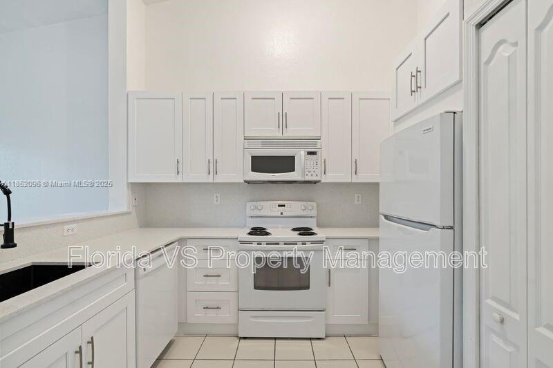 Primary Photo - 1663 SE 29th St