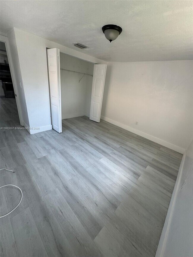 Foto del edificio - 720 NW 56th St