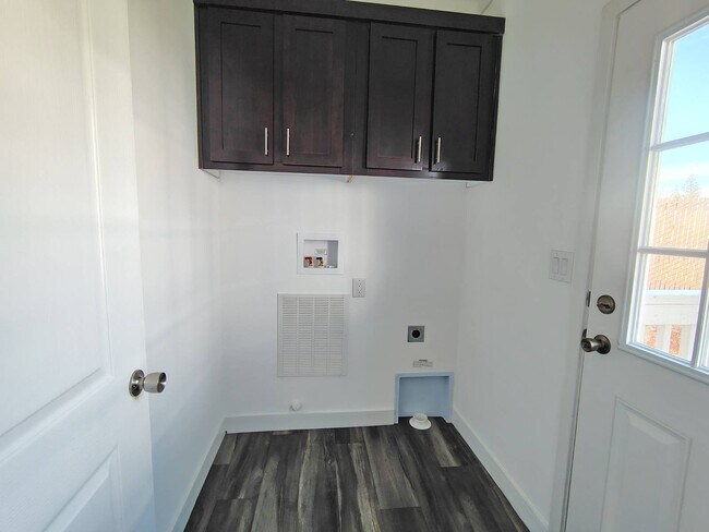 Building Photo - 6656 Pentz Rd