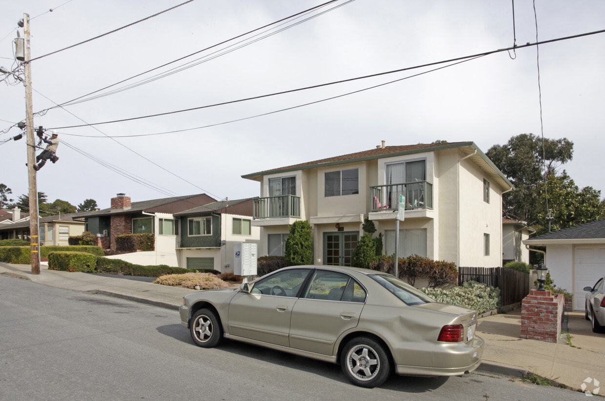 Building Photo - 122 Seeno St