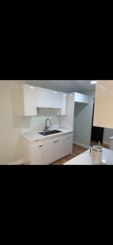 Building Photo - 7439 Woodman Ave