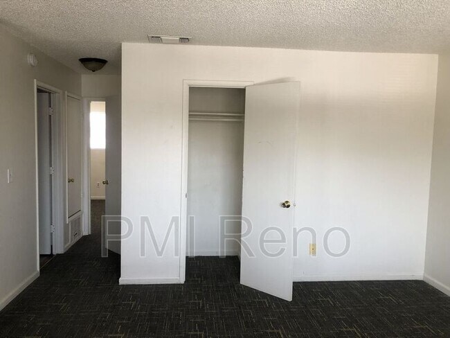 Foto del edificio - 2560 E St