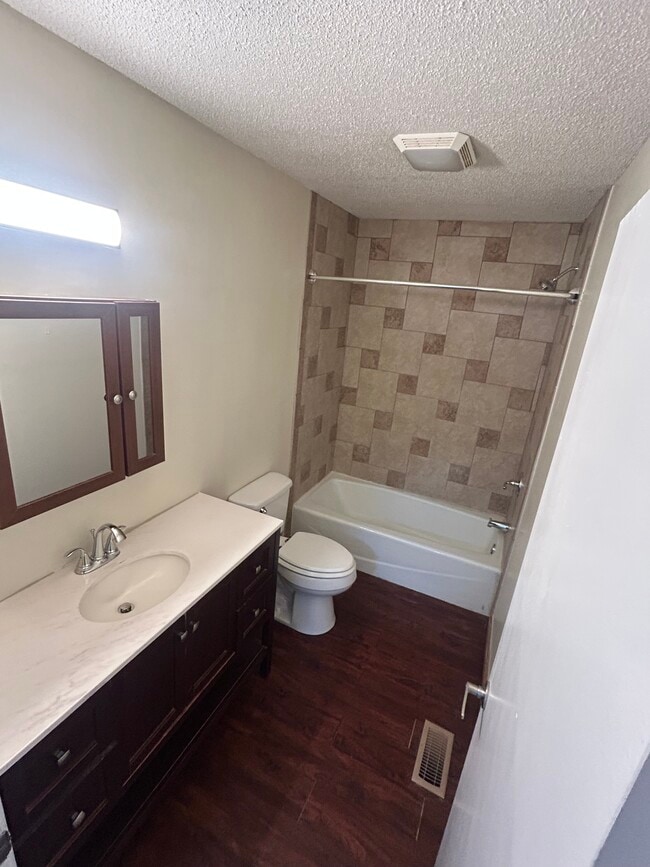 Building Photo - 4 Wren Dr