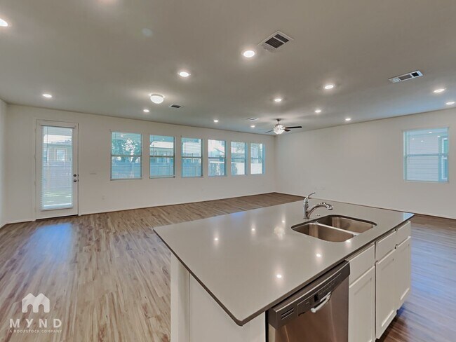 Building Photo - 1220 Winnie Dr