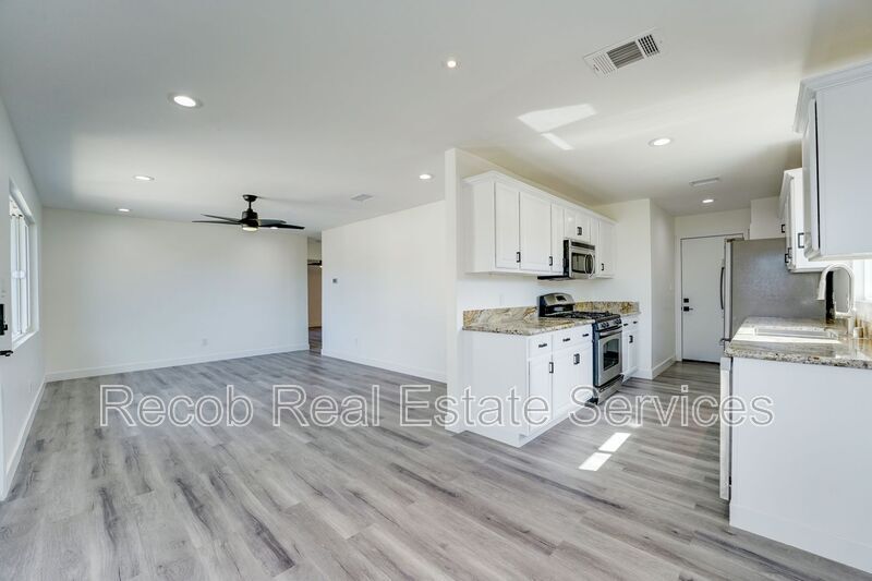 Foto principal - 3663-3673 Budd Street