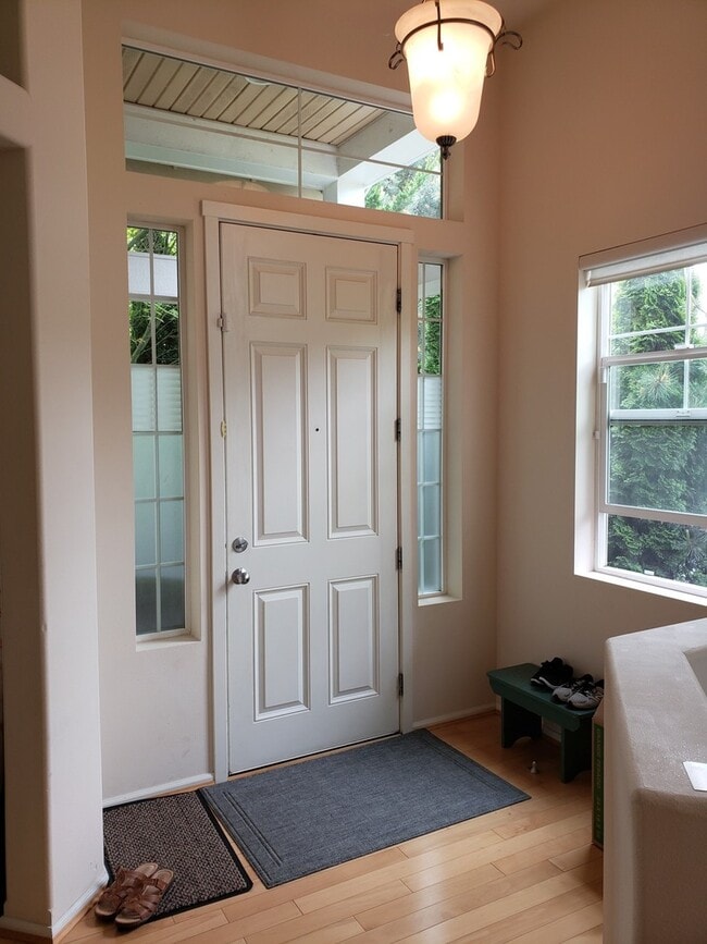 Building Photo - Beautiful 4 Bedroom in Desirable Lakeland ...