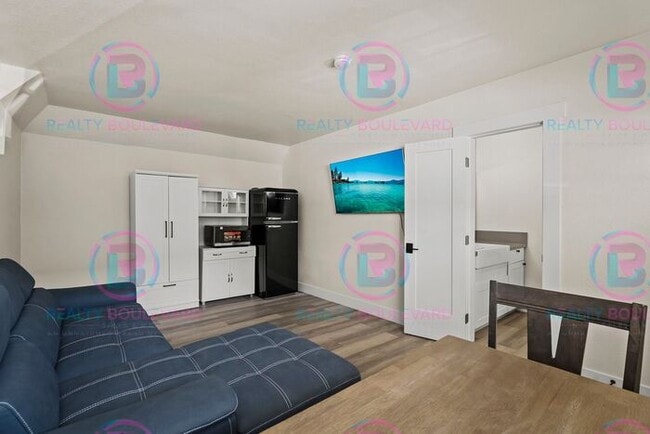 Foto del edificio - **1 Month Free** All Utilities $100 Included Free WIFI and Free Laundry Usage -Studio Apartments ...