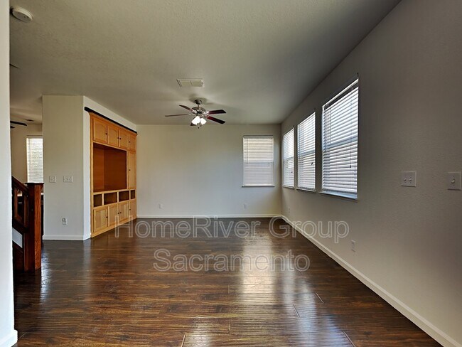 Building Photo - 2677 Woodfield Way