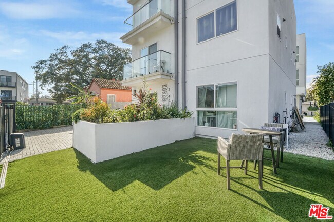 Foto del edificio - 2057 S Garth Ave