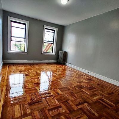 Foto del edificio - 2 bedroom in BRONX NY 10453