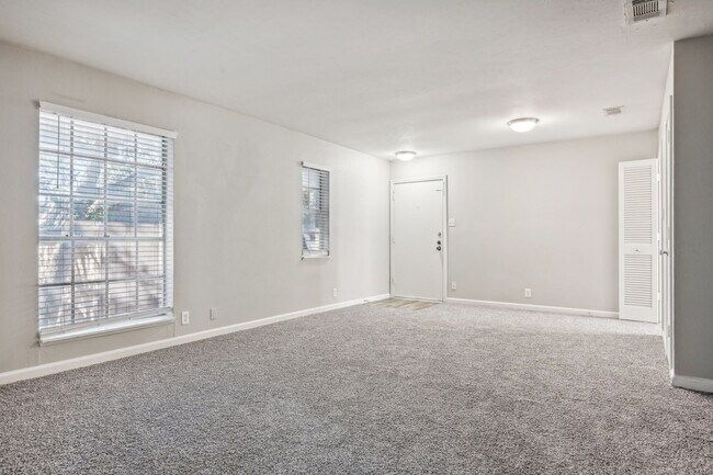 Forest Ridge Apartments Denton, TX - Sala de estar 1232 - Forest Ridge Apartments