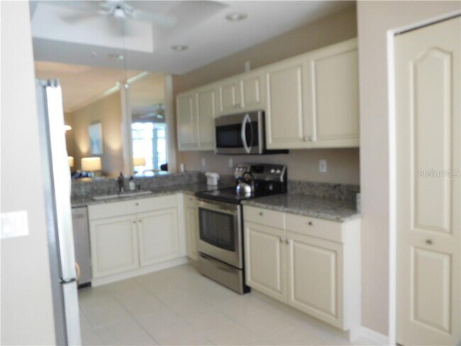 Building Photo - 9480 High Gate Dr