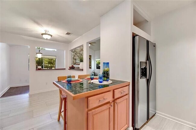 Building Photo - 10605 Golden Quail Dr
