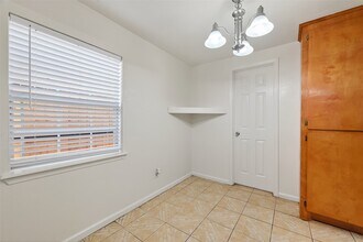 Building Photo - 115 Aurora St