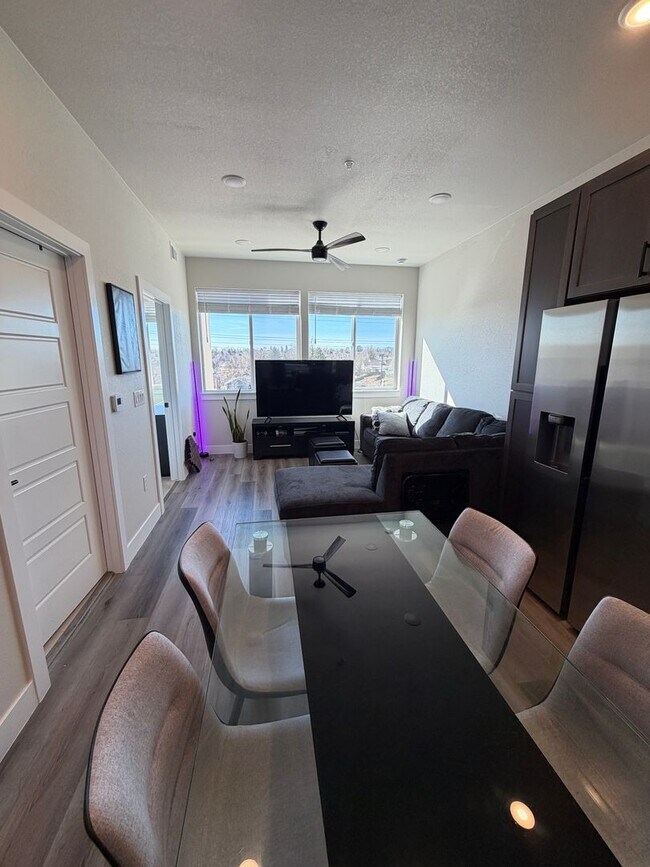 Building Photo - Amazing Furnished One Bedroom Home