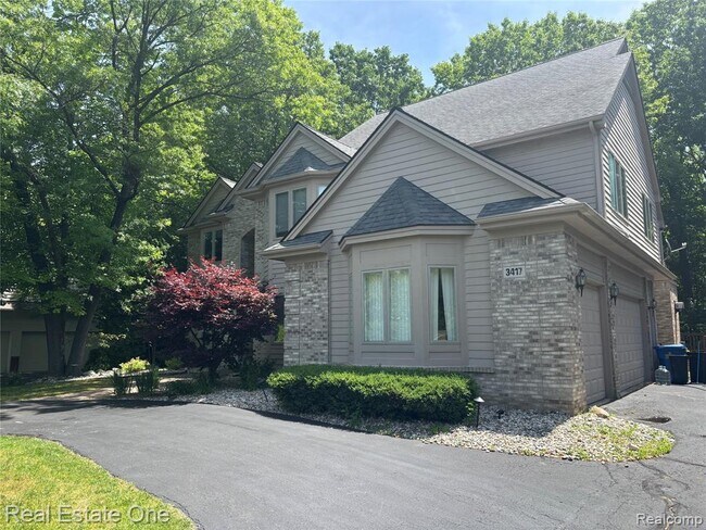 Foto del edificio - 3417 Hidden Oaks Ln