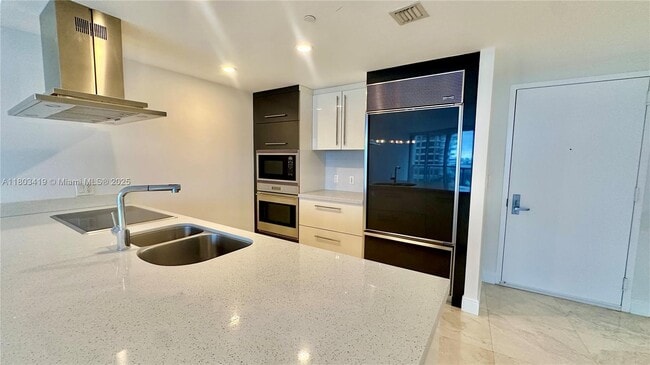Building Photo - 465 Brickell Ave