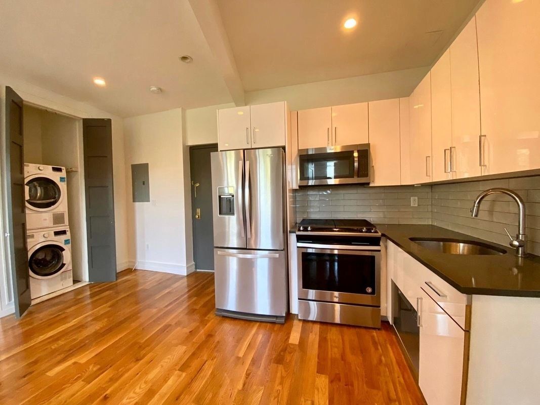 Foto principal - 1030 Carroll St