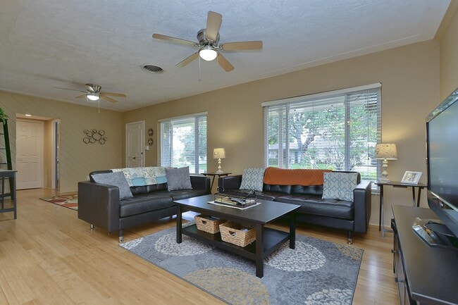 Foto del edificio - 5850 24th Ave S